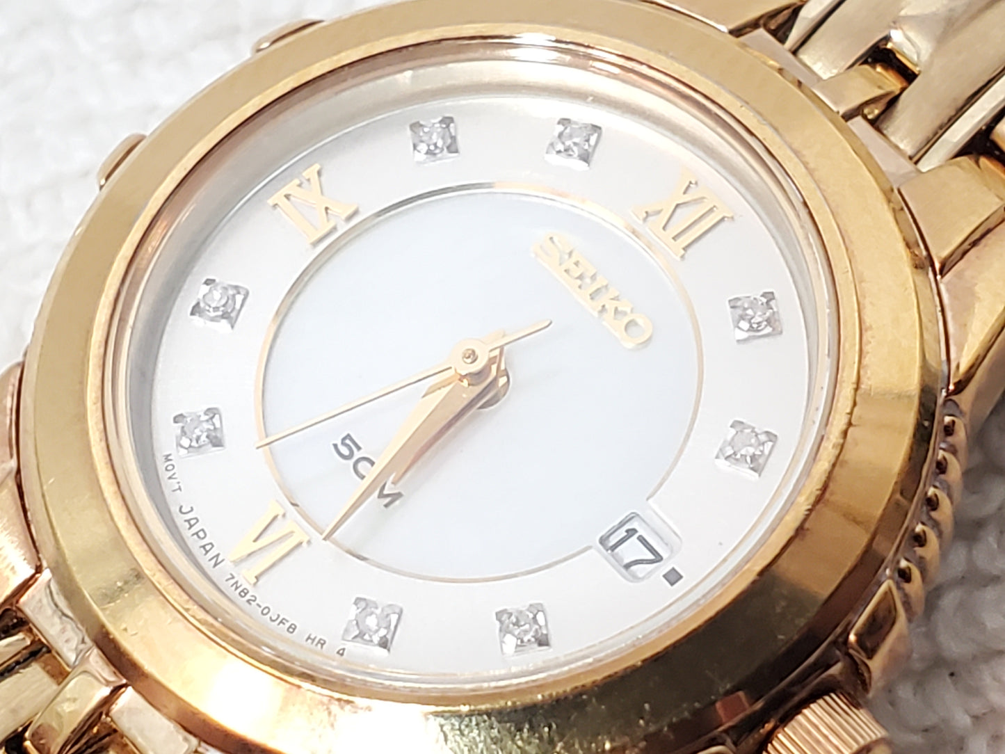 Vintage Seiko Women's Gold Tone Date Watch Diamonds Mother Pearl Dial Sapphire