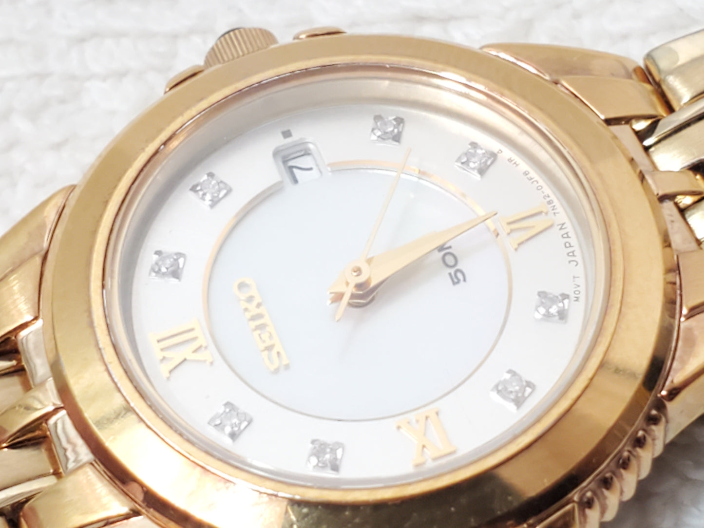 Vintage Seiko Women's Gold Tone Date Watch Diamonds Mother Pearl Dial Sapphire
