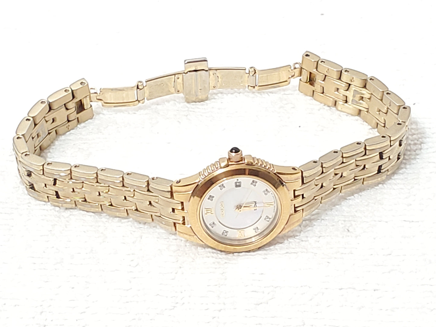 Vintage Seiko Women's Gold Tone Date Watch Diamonds Mother Pearl Dial Sapphire