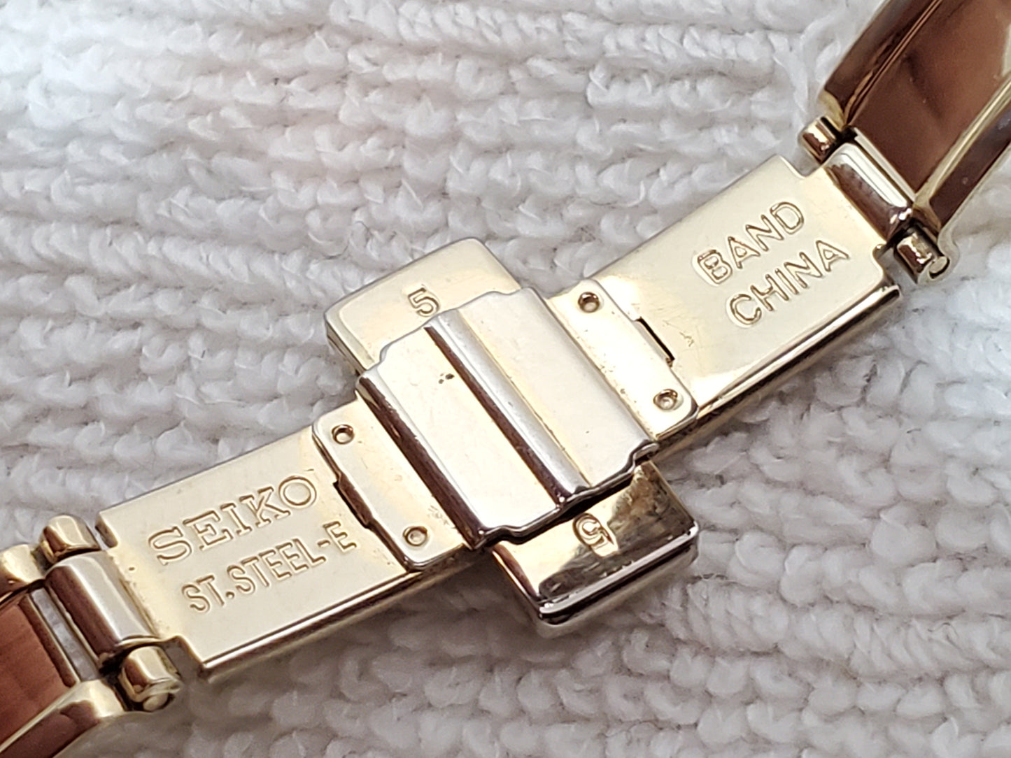 Vintage Seiko Women's Gold Tone Date Watch Diamonds Mother Pearl Dial Sapphire