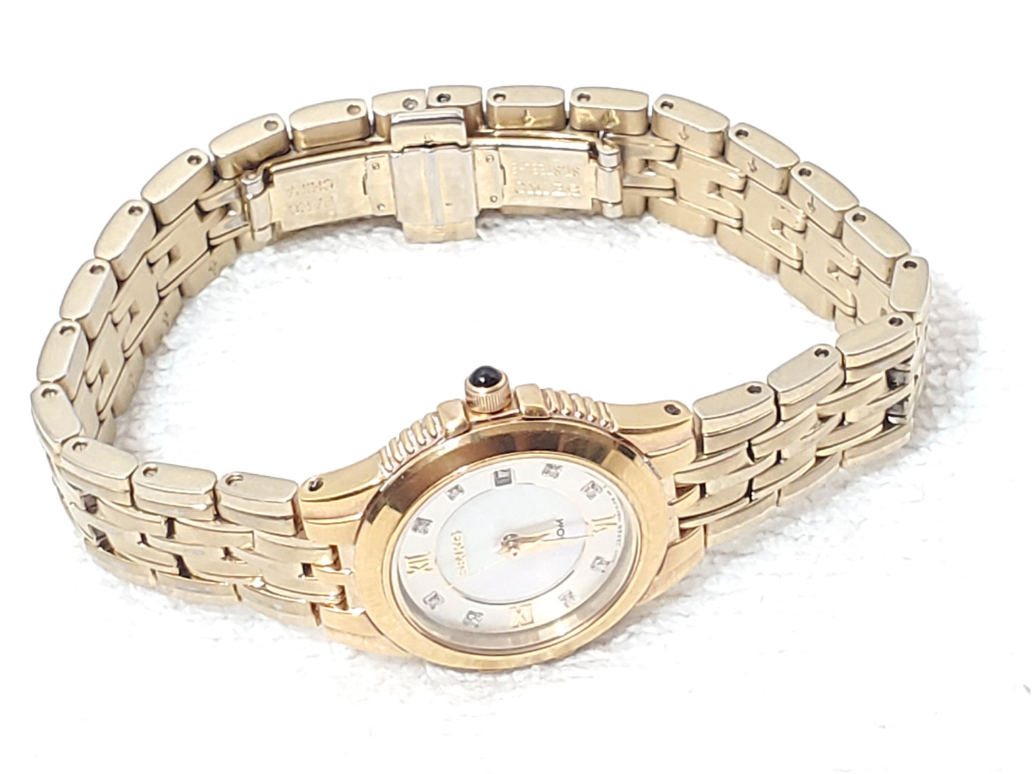 Vintage Seiko Women's Gold Tone Date Watch Diamonds Mother Pearl Dial Sapphire