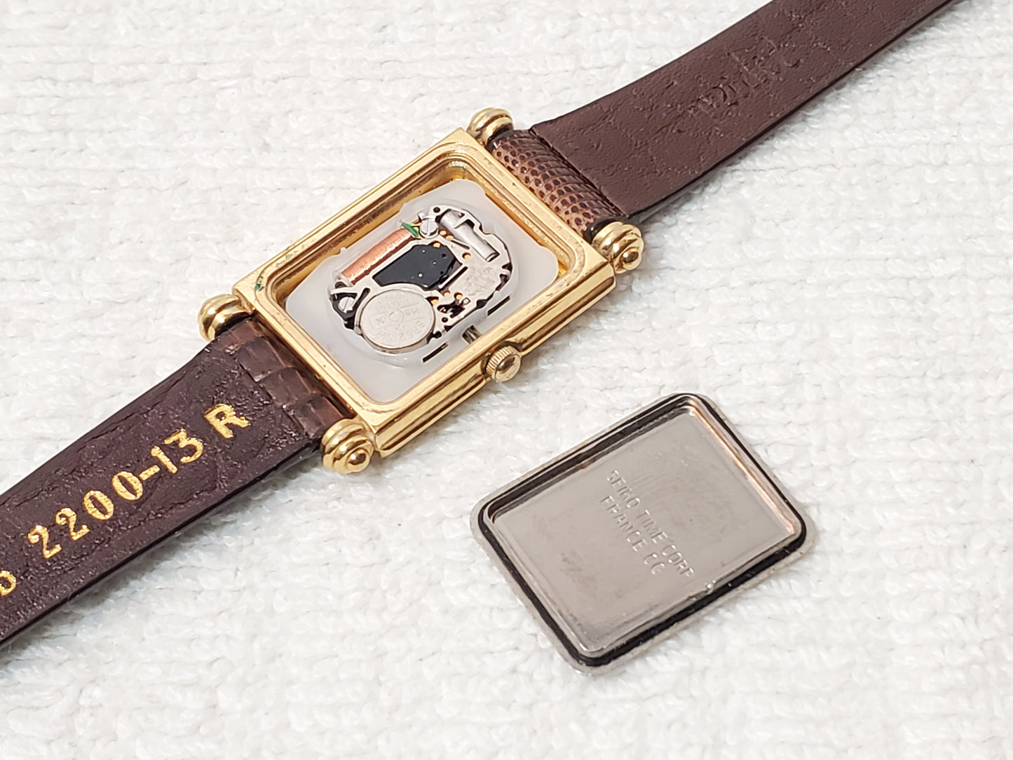 Vintage Seiko Tank Women's Petite Watch Gold Tone White Dial Roman Numerals