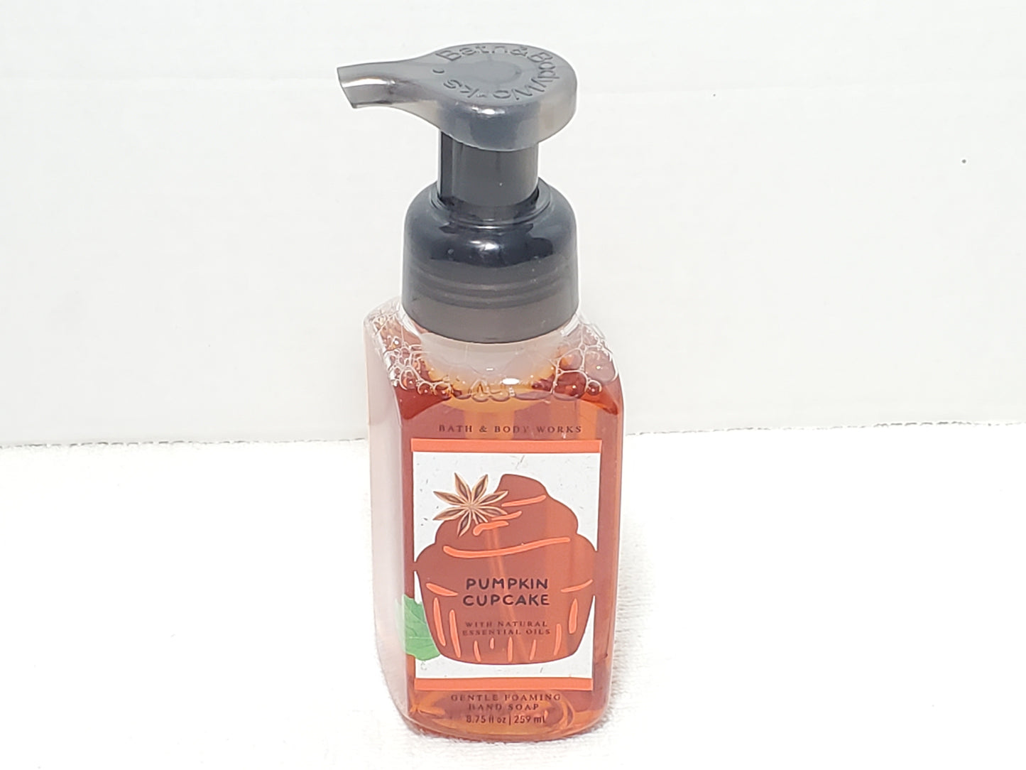 Bath & Body Works Pumpkin Cupcake Gentle Foaming Hand Soap 8.75 oz Bottle New