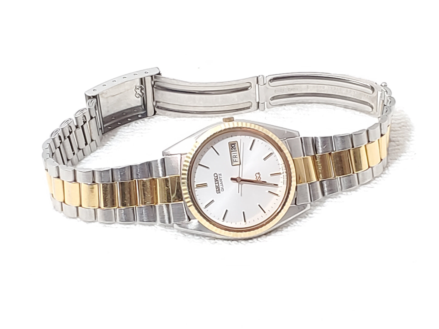 Vintage Seiko Men's Day Date Gold Tone Presidential Quartz Watch Three Jewels SS