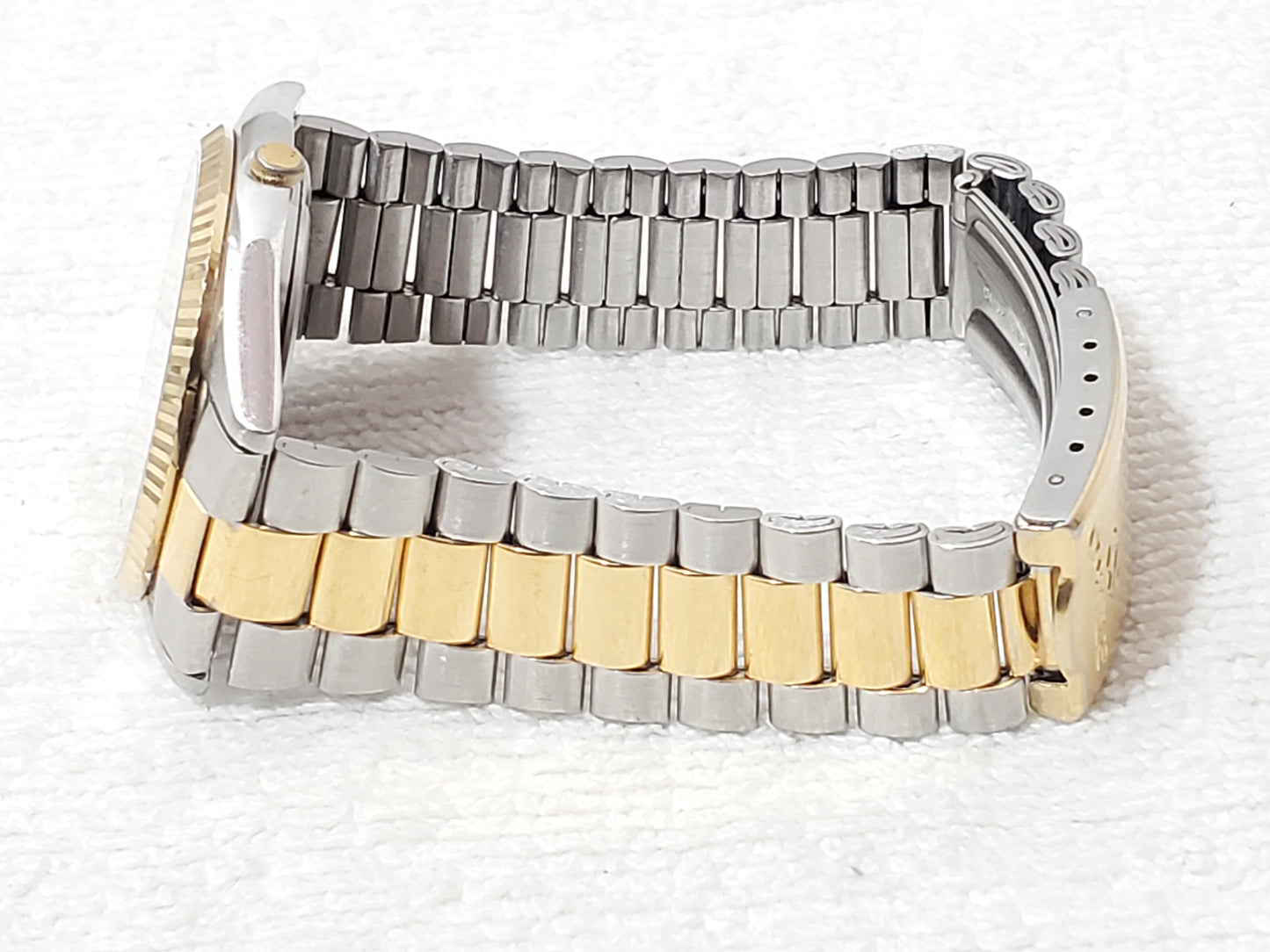 Vintage Seiko Men's Day Date Gold Tone Presidential Quartz Watch Three Jewels SS
