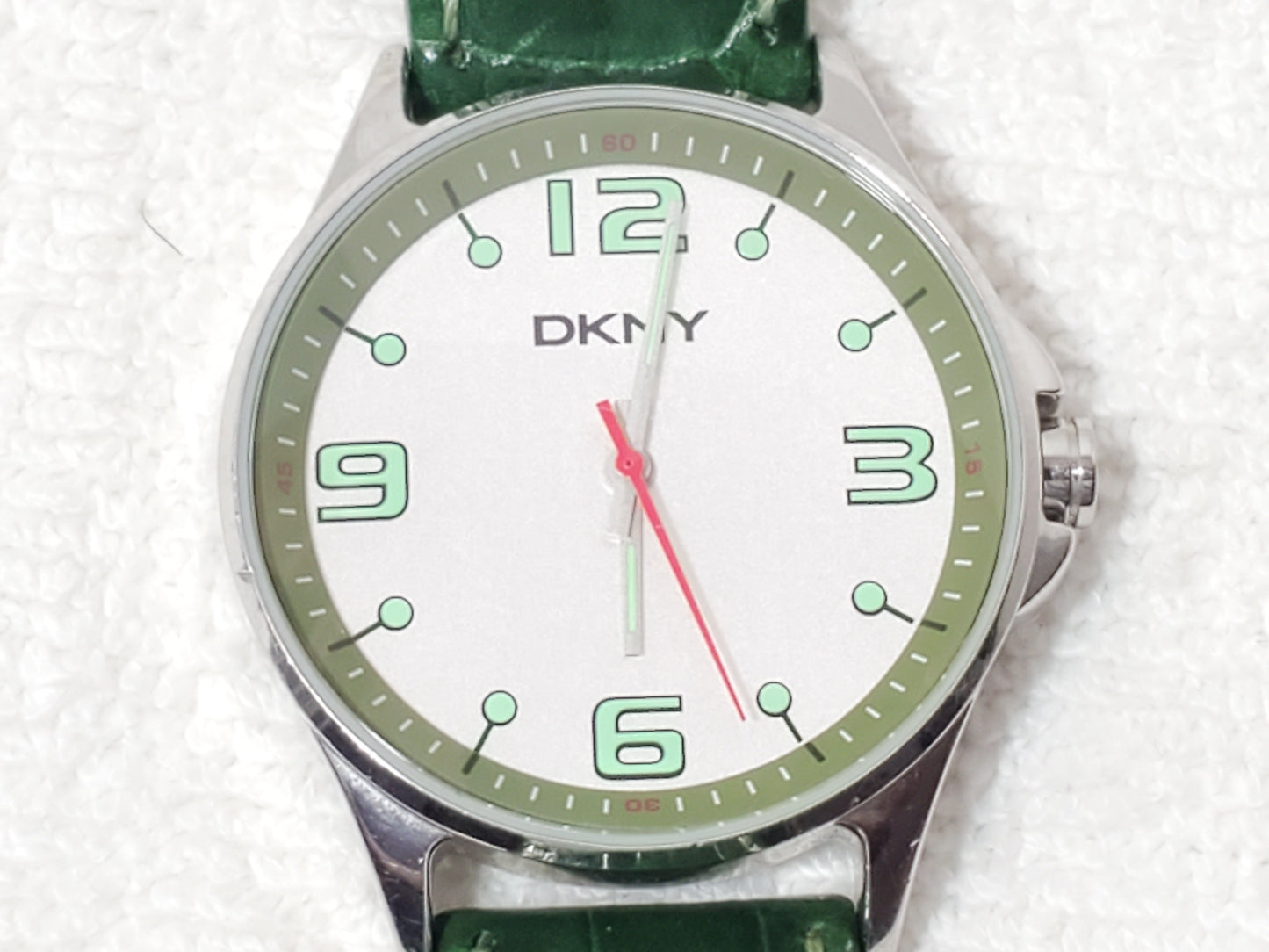 Vintage DKNY Womens Quartz Watch Stainless Steel Green Croc Leather Strap WR 50M