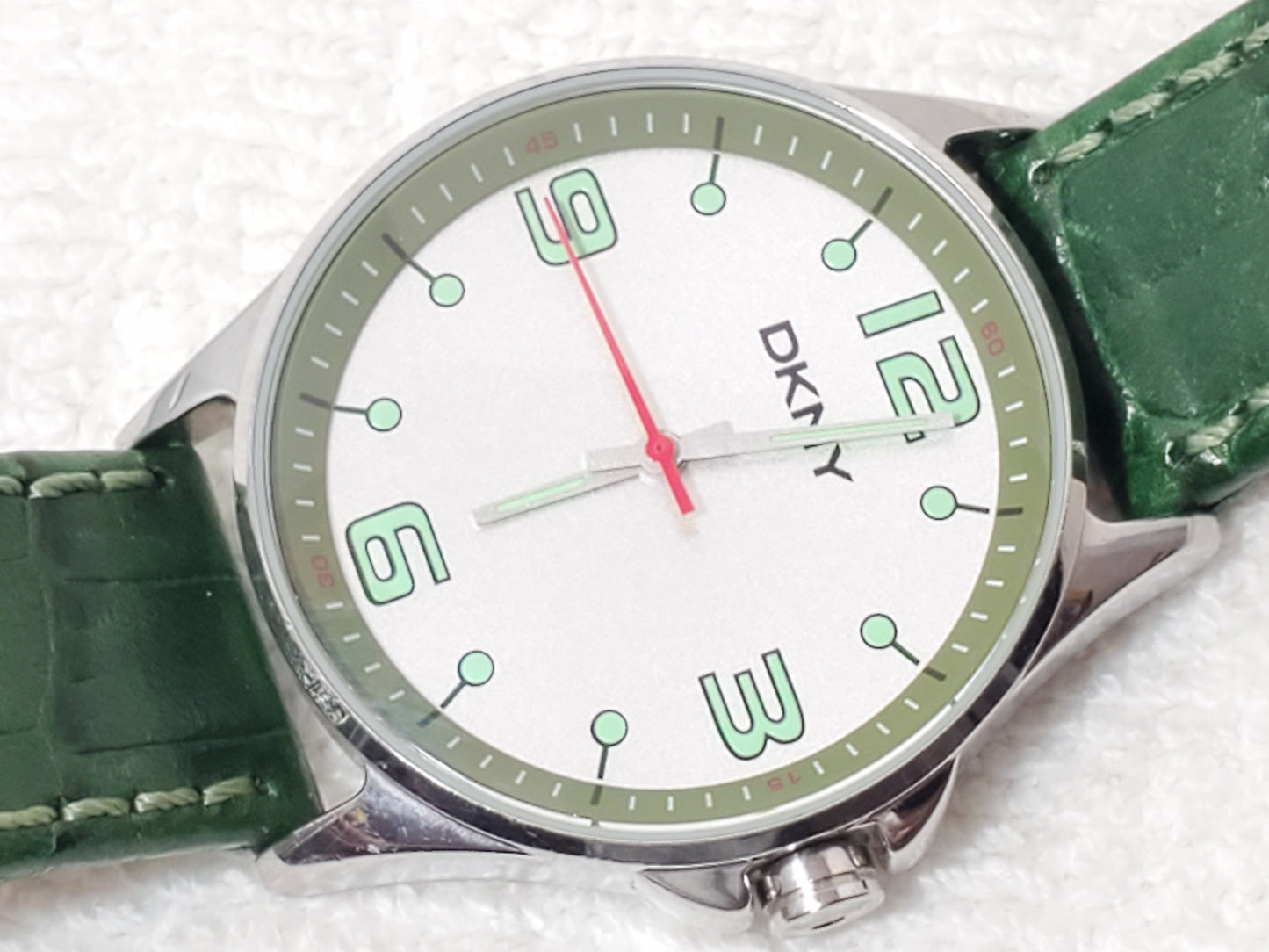 Vintage DKNY Womens Quartz Watch Stainless Steel Green Croc Leather Strap WR 50M
