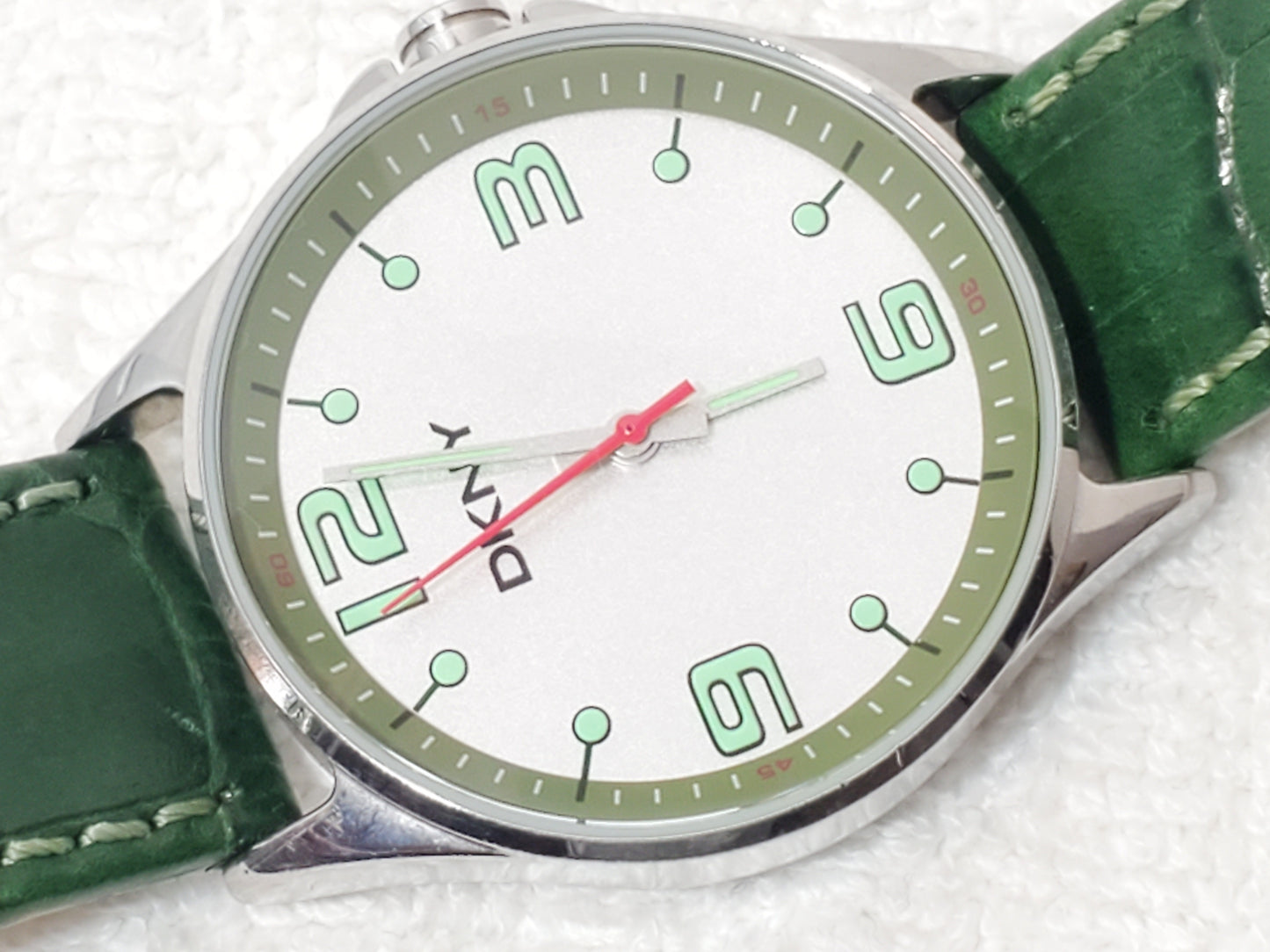 Vintage DKNY Womens Quartz Watch Stainless Steel Green Croc Leather Strap WR 50M