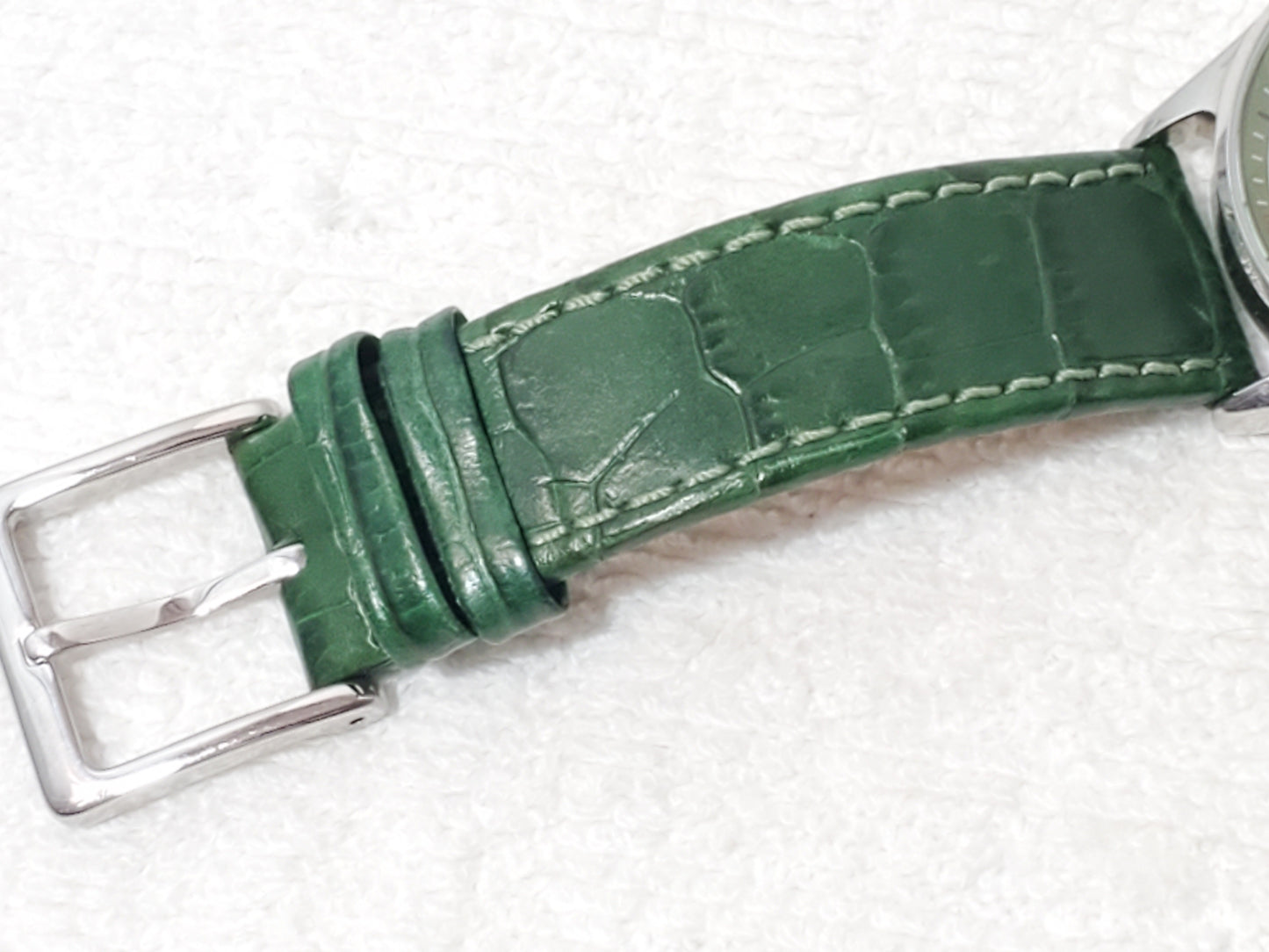 Vintage DKNY Womens Quartz Watch Stainless Steel Green Croc Leather Strap WR 50M