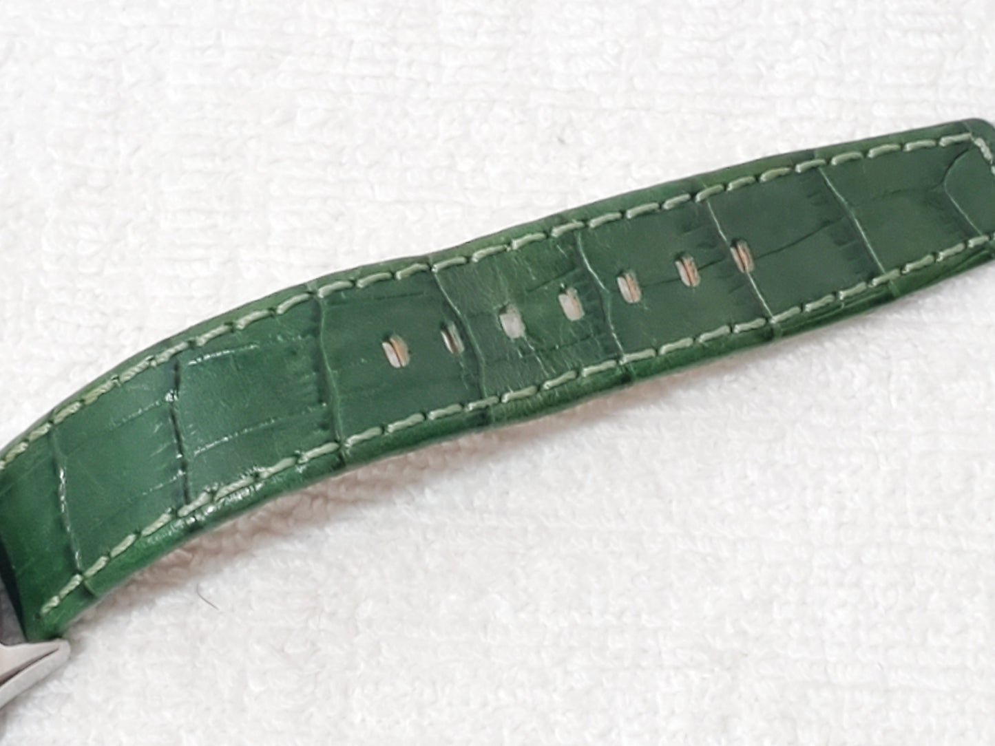 Vintage DKNY Womens Quartz Watch Stainless Steel Green Croc Leather Strap WR 50M