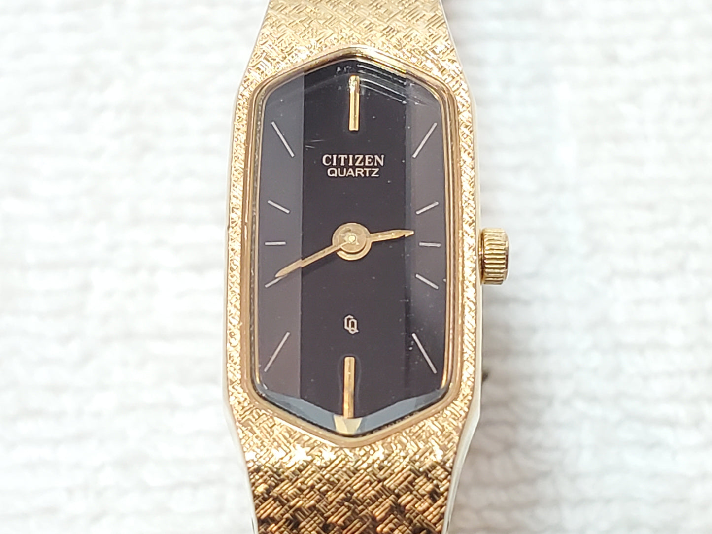 Vintage Citizen Women's Gold Plated Watch 7 Jewels Black Dial Hexagonal Crystal