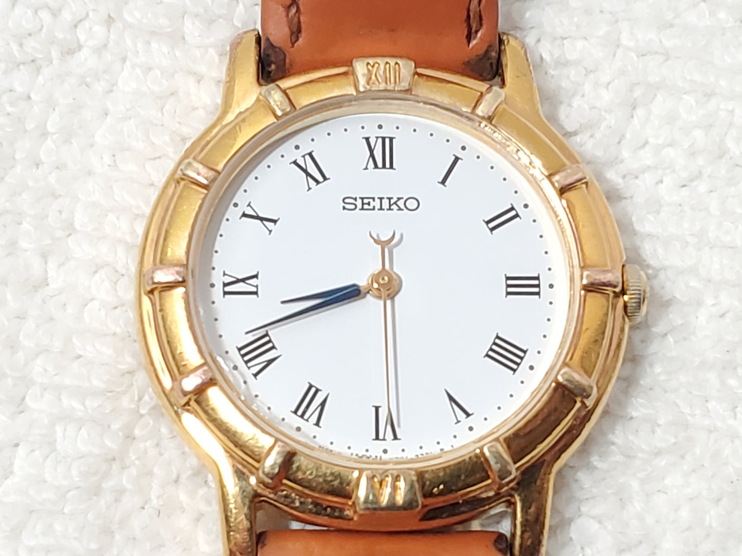 Vintage Seiko Women Gold Tone Watch White Dial Black Roman Numerals Leather Band
