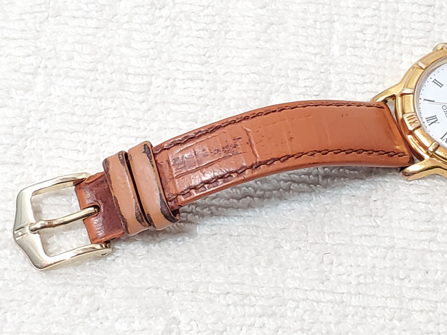 Vintage Seiko Women Gold Tone Watch White Dial Black Roman Numerals Leather Band