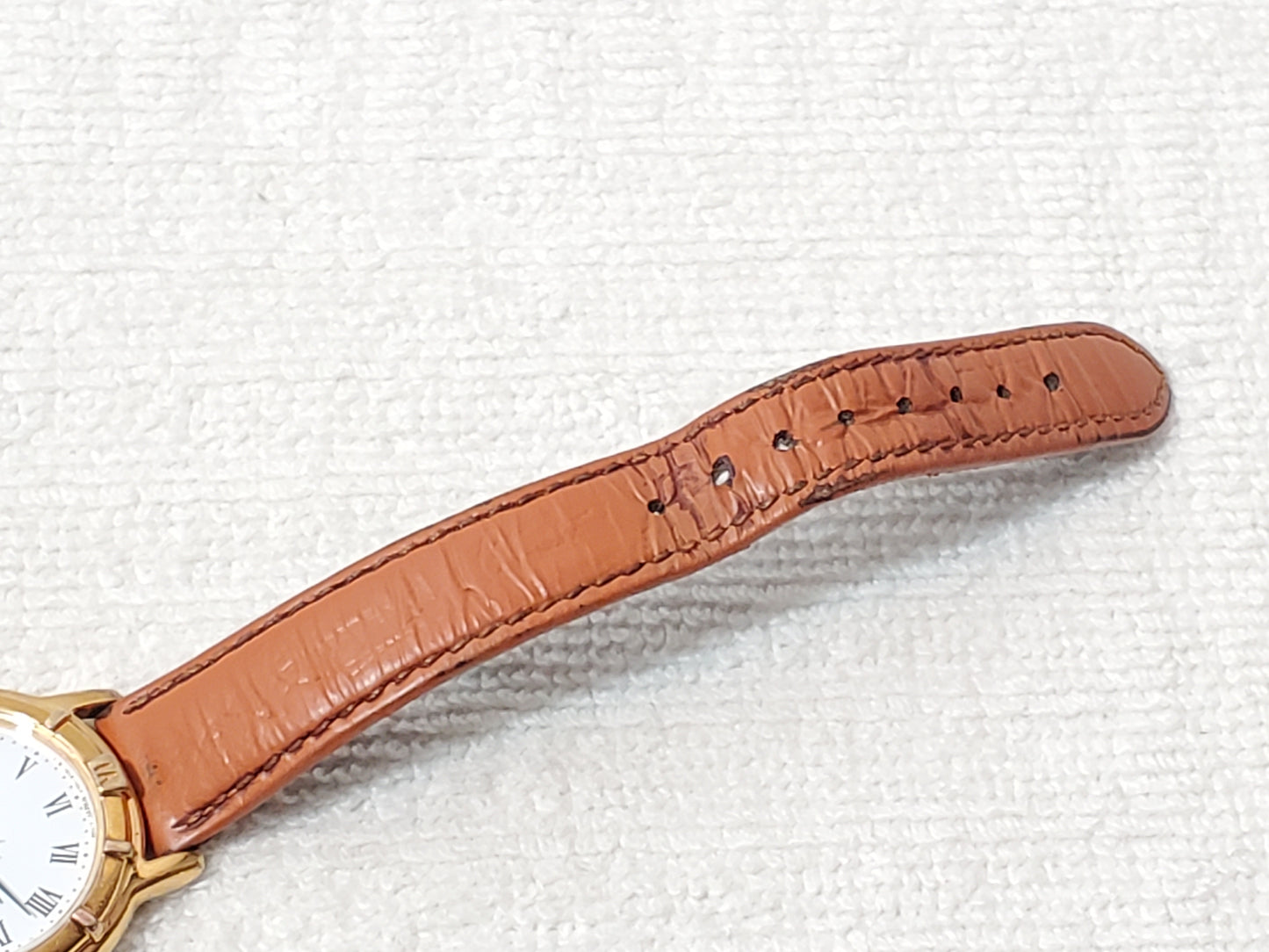 Vintage Seiko Women Gold Tone Watch White Dial Black Roman Numerals Leather Band