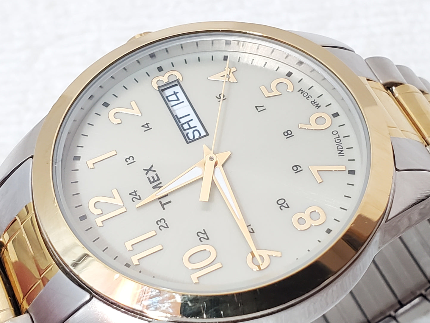 Vintage Timex Indiglo Men's Quartz Watch Gold Silver Tone Day Date Stretch Band