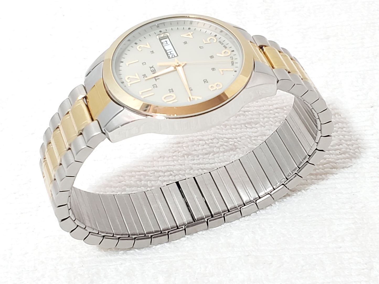 Vintage Timex Indiglo Men's Quartz Watch Gold Silver Tone Day Date Stretch Band