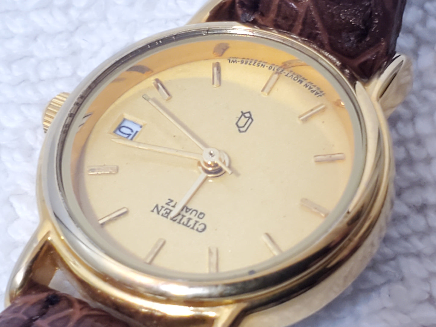 Vintage 1990's Citizen Women's Gold Plated Date Quartz Watch Brown Leather Strap