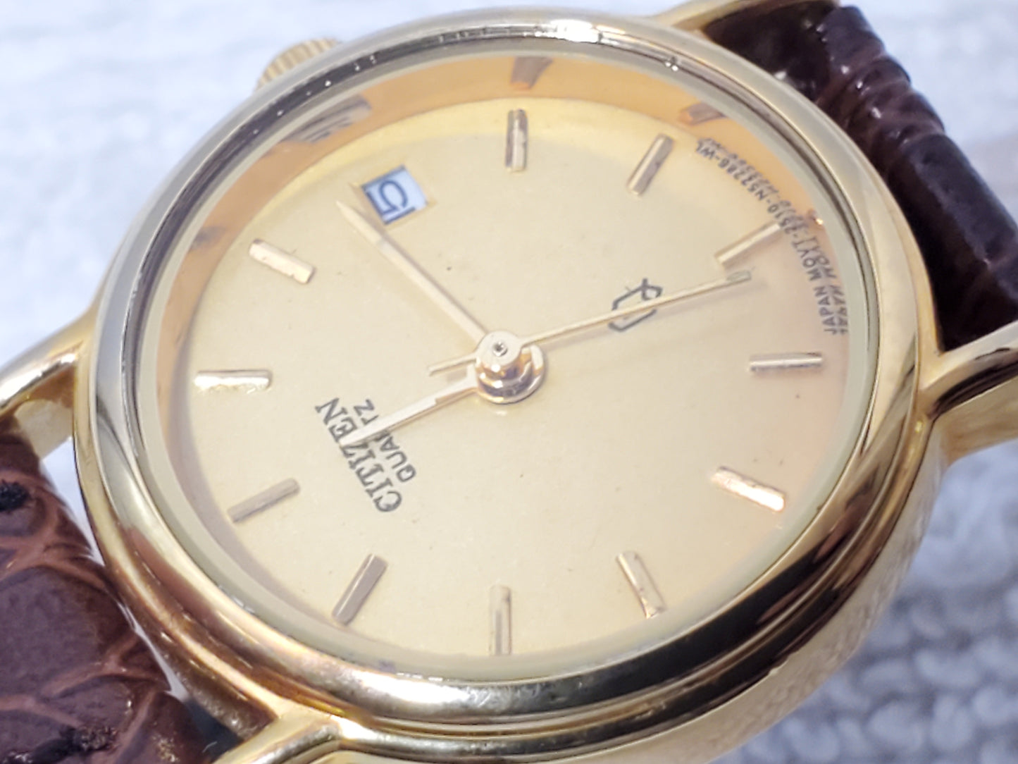 Vintage 1990's Citizen Women's Gold Plated Date Quartz Watch Brown Leather Strap