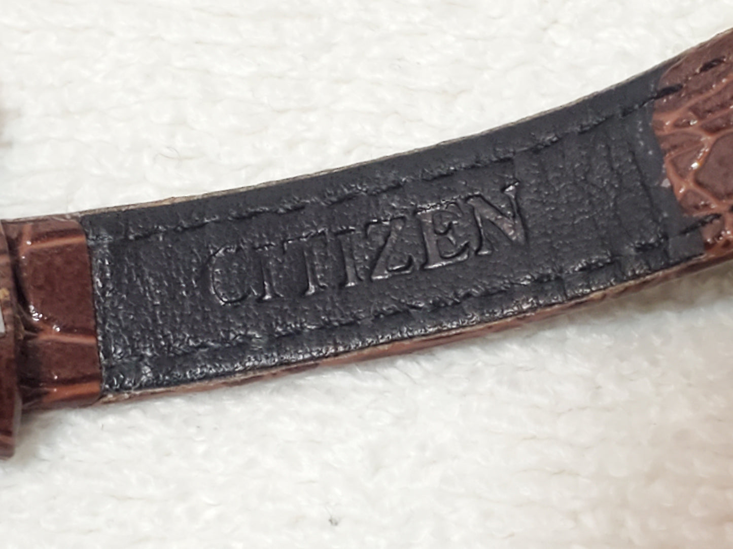 Vintage 1990's Citizen Women's Gold Plated Date Quartz Watch Brown Leather Strap