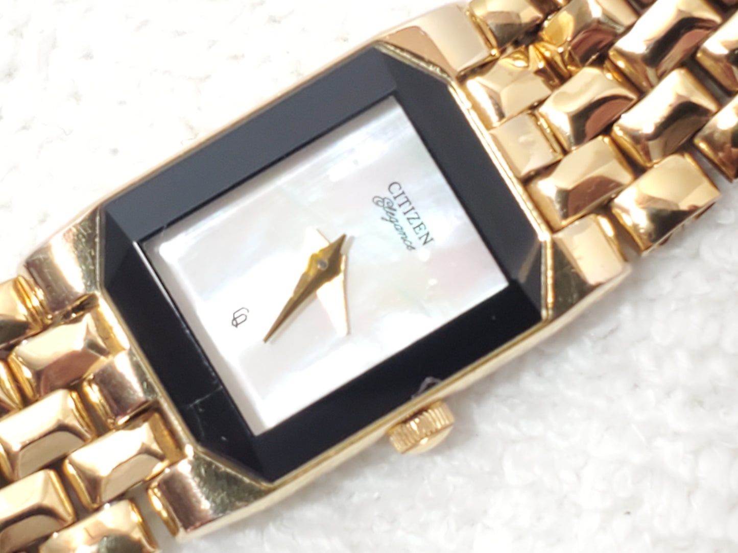 Citizen Elegance Women's Gold Tone Tank Quartz Watch Mother Pearl Dial Vintage