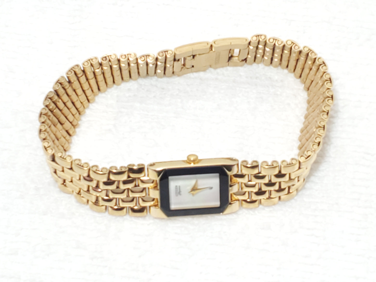 Citizen Elegance Women's Gold Tone Tank Quartz Watch Mother Pearl Dial Vintage
