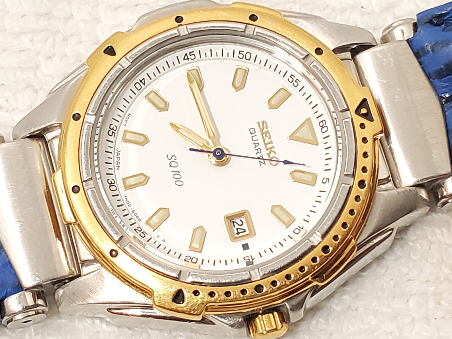 Seiko Women's Vintage Gold Tone Date Quartz Watch White Dial Blue Leather Band