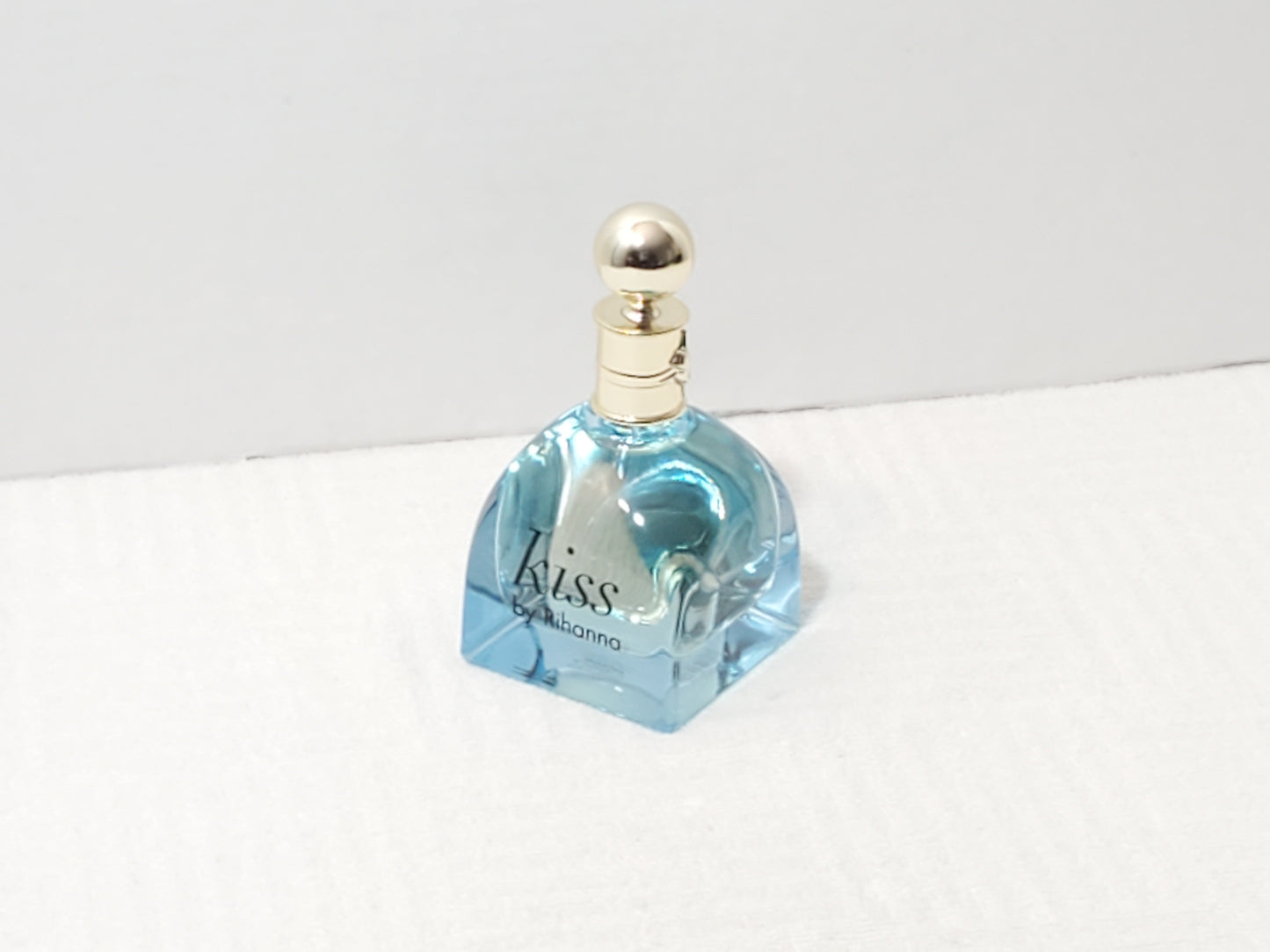 Kiss by Rihanna 100 ml / 3.4 oz Eau de Parfum Spray for Women New