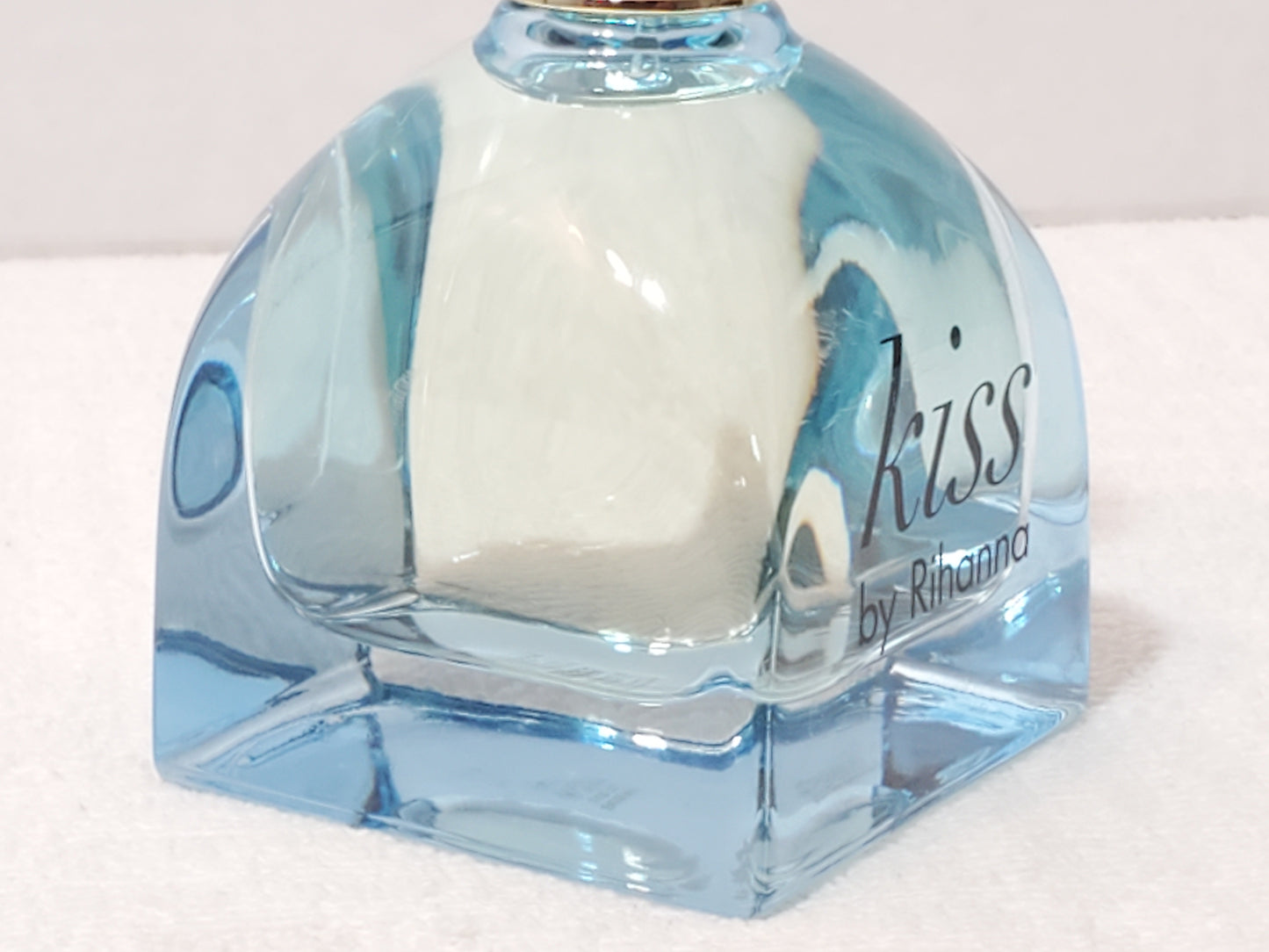 Kiss by Rihanna 100 ml / 3.4 oz Eau de Parfum Spray for Women New