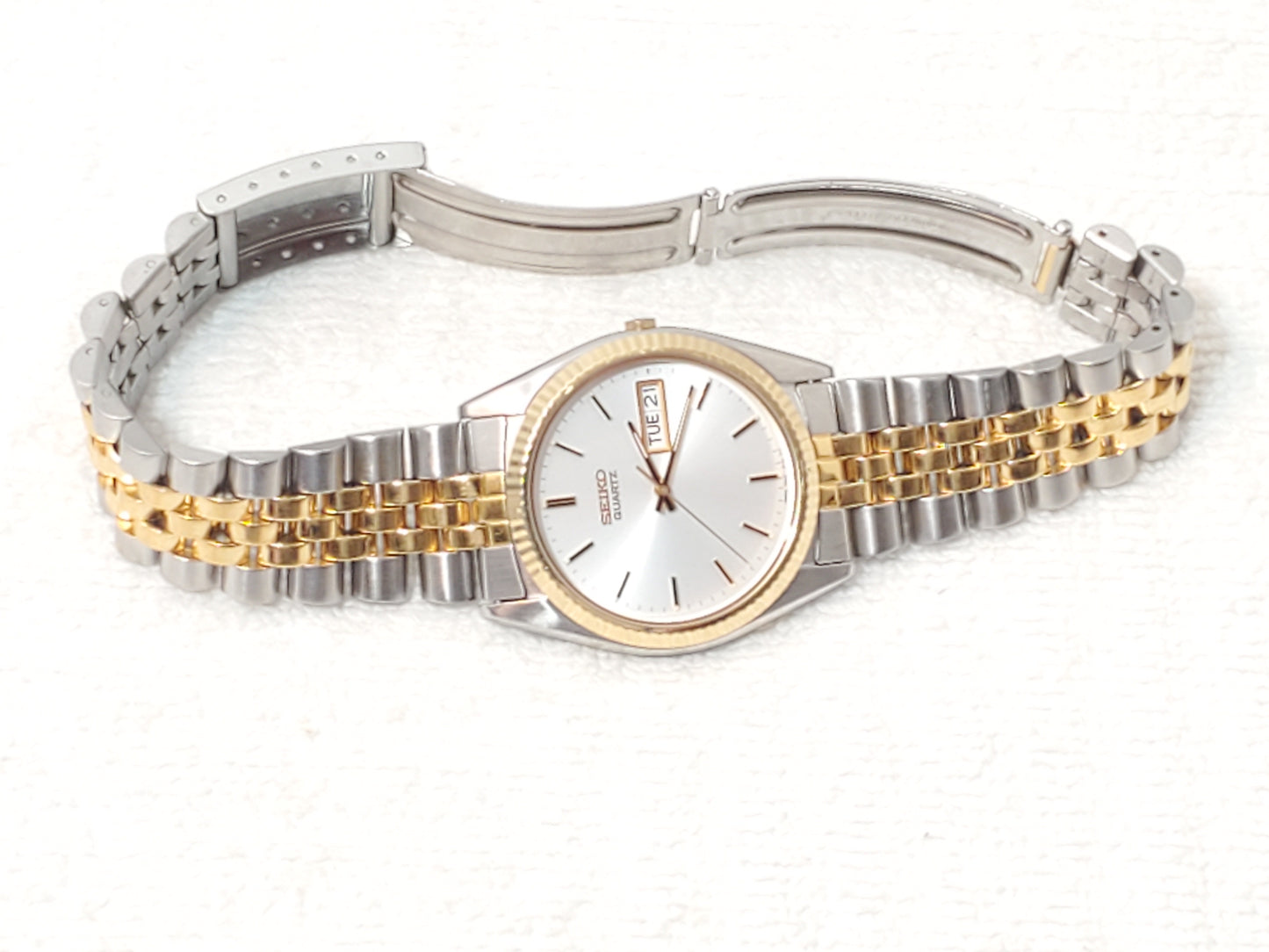 Vintage Seiko Men's Presidential Day Date Gold Tone Quartz Watch Silver Dial SS