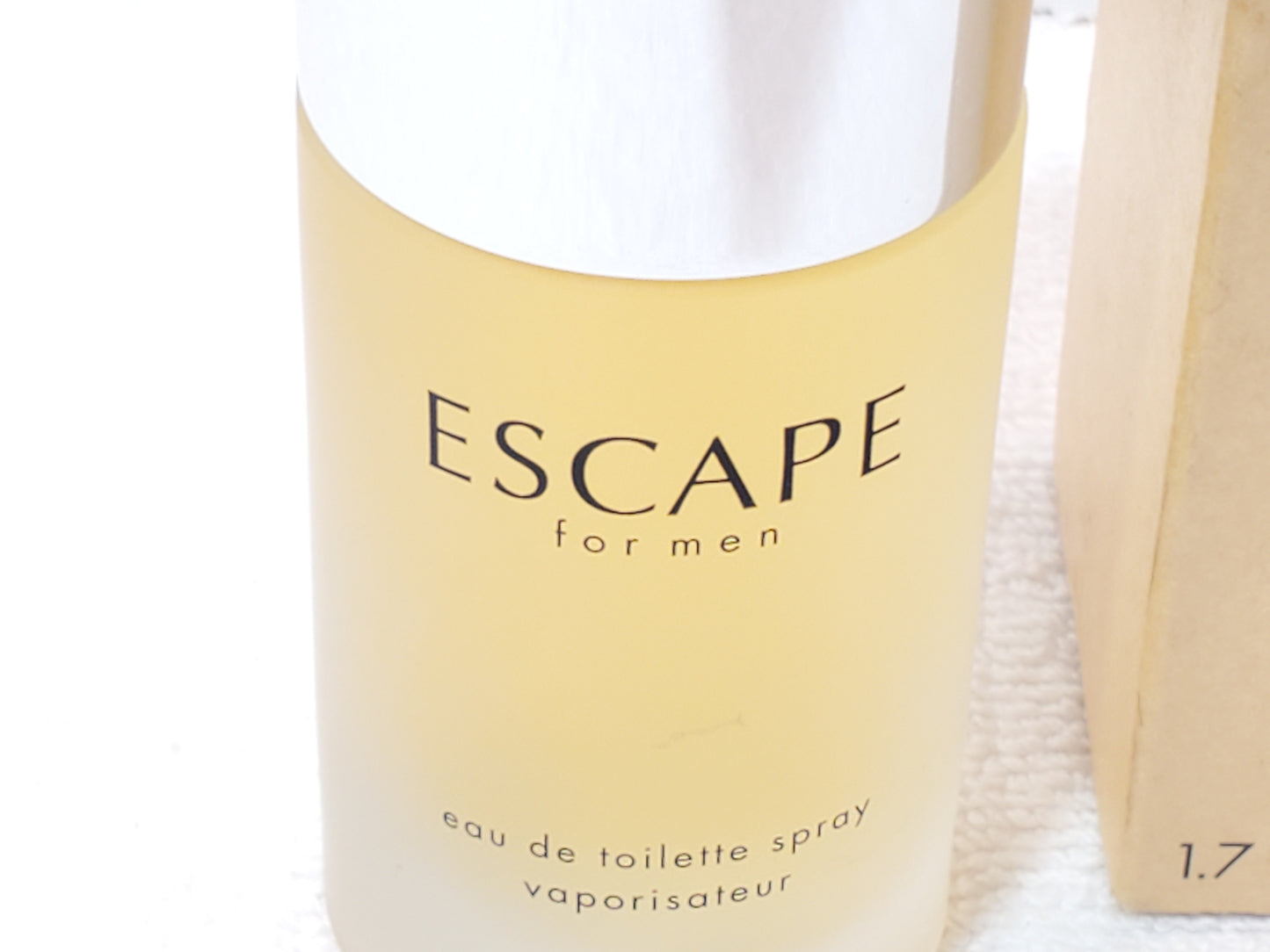 Vintage Calvin Klein ESCAPE For Men 1.7 oz / 50ml EDT Spray Frosted Bottle RARE