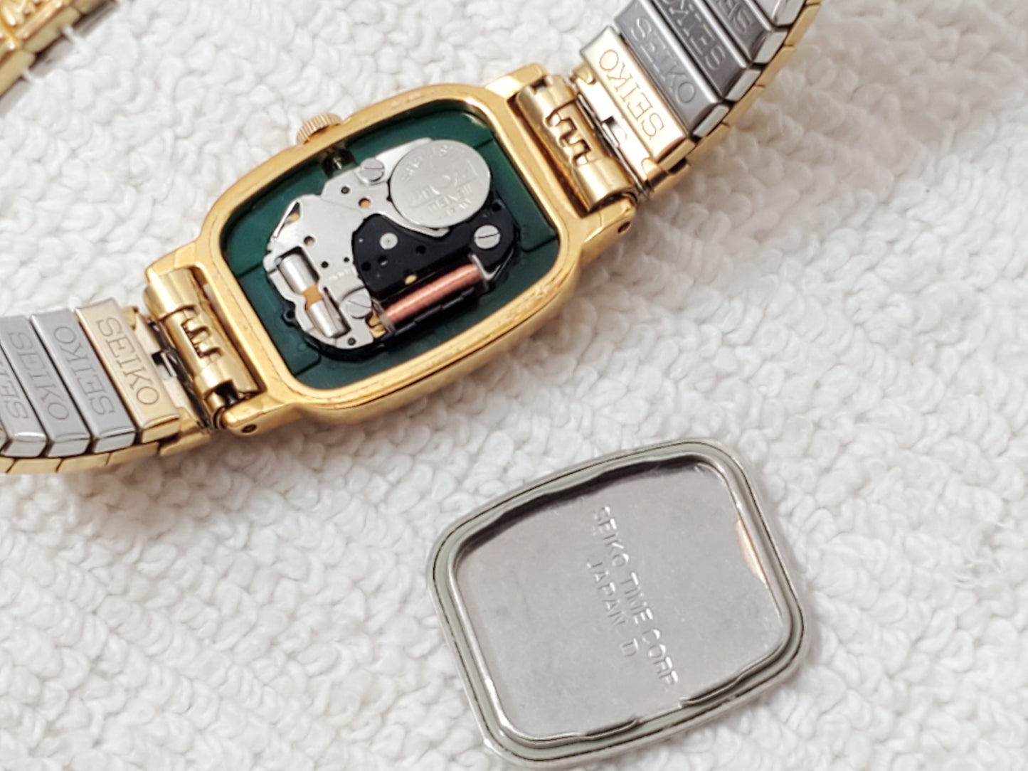 Vintage Seiko Tank Women's Gold Tone Quartz Watch Stretch Band White Dial