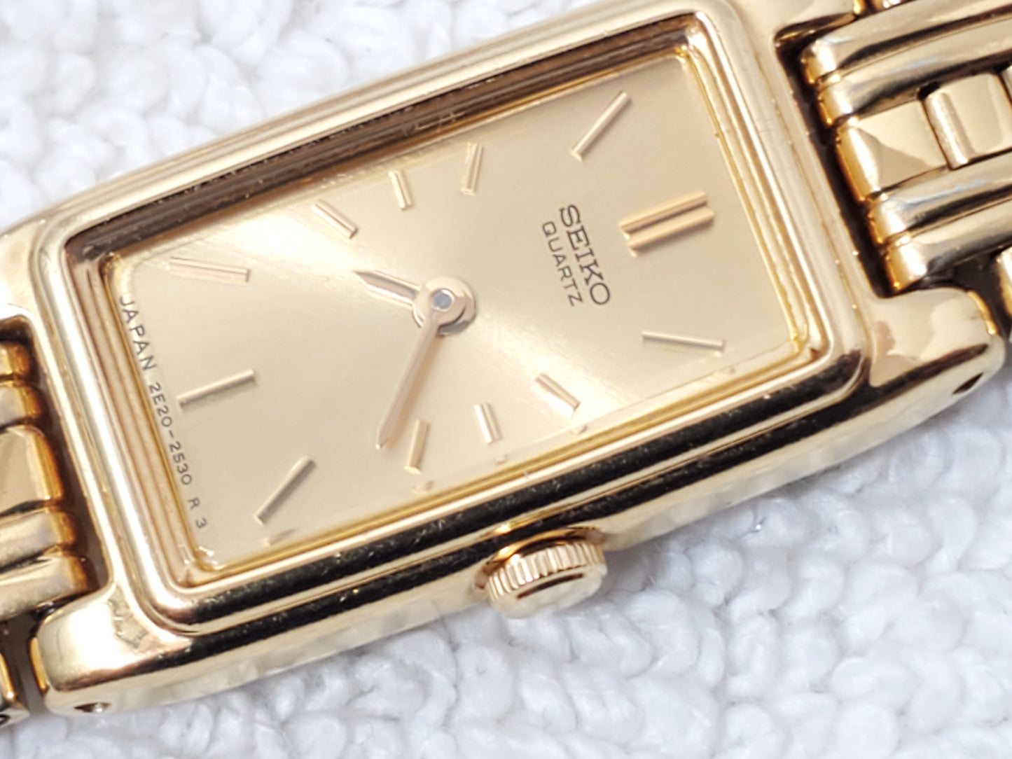 Vintage Seiko Women's Gold Tone Tank Quartz Watch One Jewel Stainless Steel