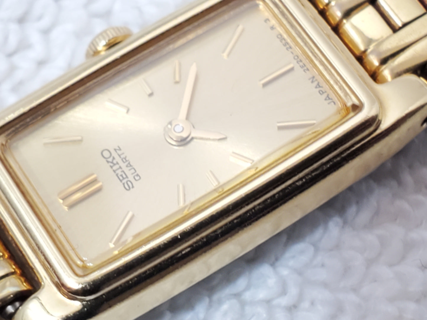 Vintage Seiko Women's Gold Tone Tank Quartz Watch One Jewel Stainless Steel