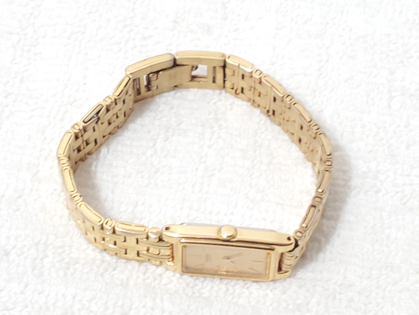 Vintage Seiko Women's Gold Tone Tank Quartz Watch One Jewel Stainless Steel