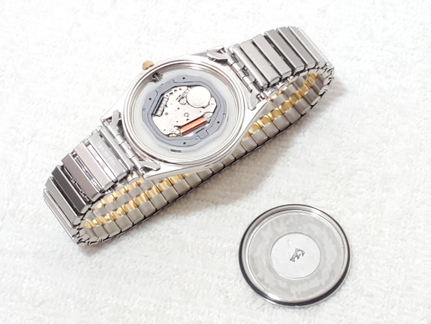 Vintage Citizen Men Quartz Watch Day Date Stretch Band Gold Tone Stainless Steel