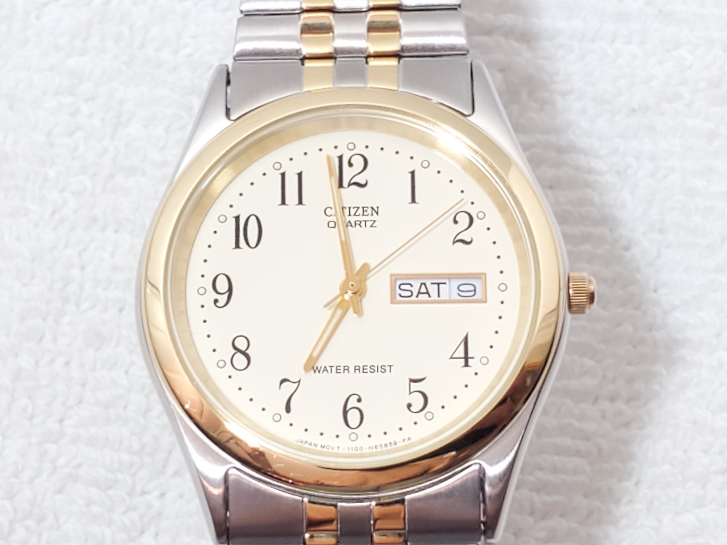 Vintage Citizen Men Quartz Watch Day Date Stretch Band Gold Tone Stainless Steel