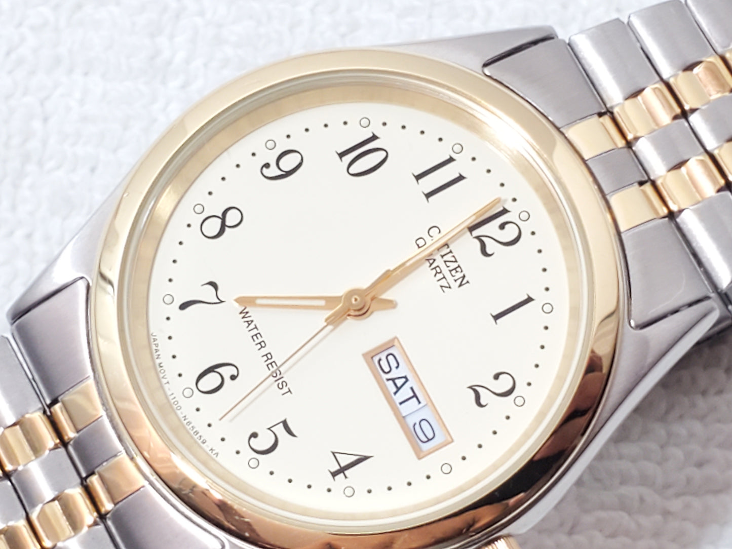 Vintage Citizen Men Quartz Watch Day Date Stretch Band Gold Tone Stainless Steel