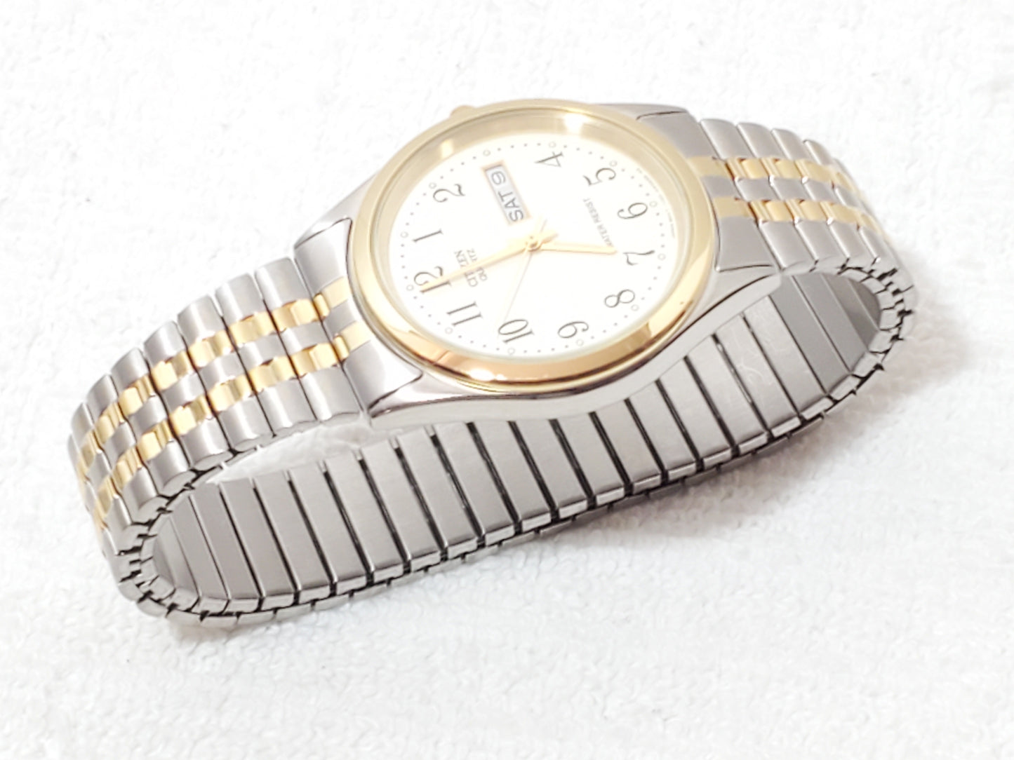 Vintage Citizen Men Quartz Watch Day Date Stretch Band Gold Tone Stainless Steel