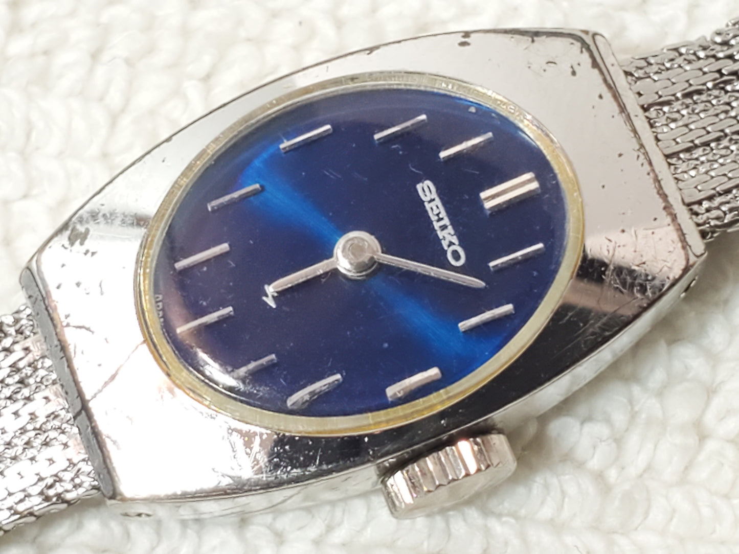 Vintage Seiko Women's Wind Up Watch Seventeen Jewels Blue Dial Mesh Band