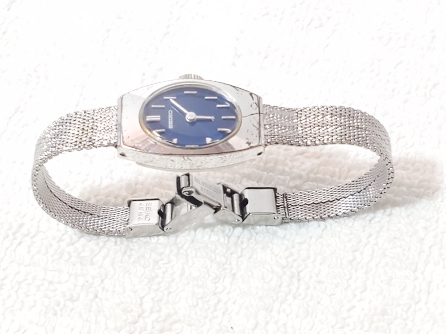 Vintage Seiko Women's Wind Up Watch Seventeen Jewels Blue Dial Mesh Band
