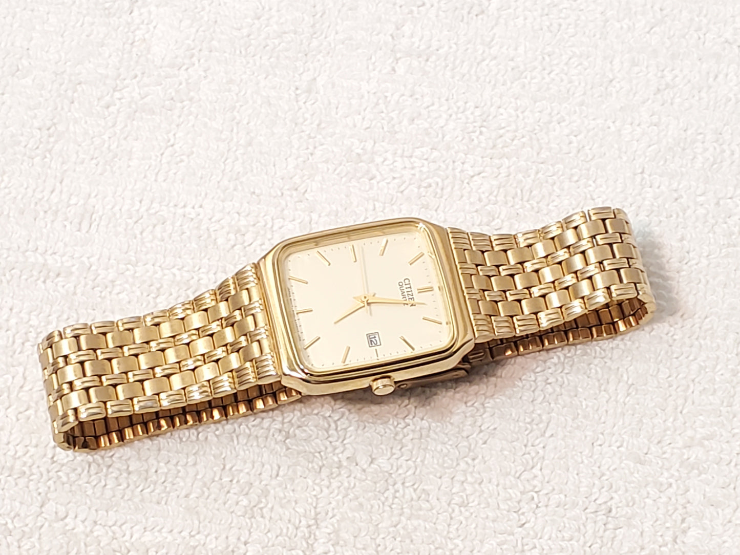 Vintage Citizen Quartz Tank Date Men's Watch Yellow Gold Plated Base Metal