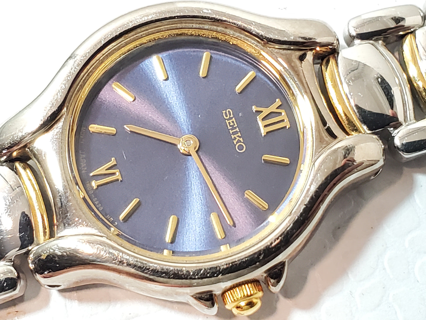Vintage Seiko Women's Gold Tone Stainless Steel Watch Blue Dial Roman Numerals