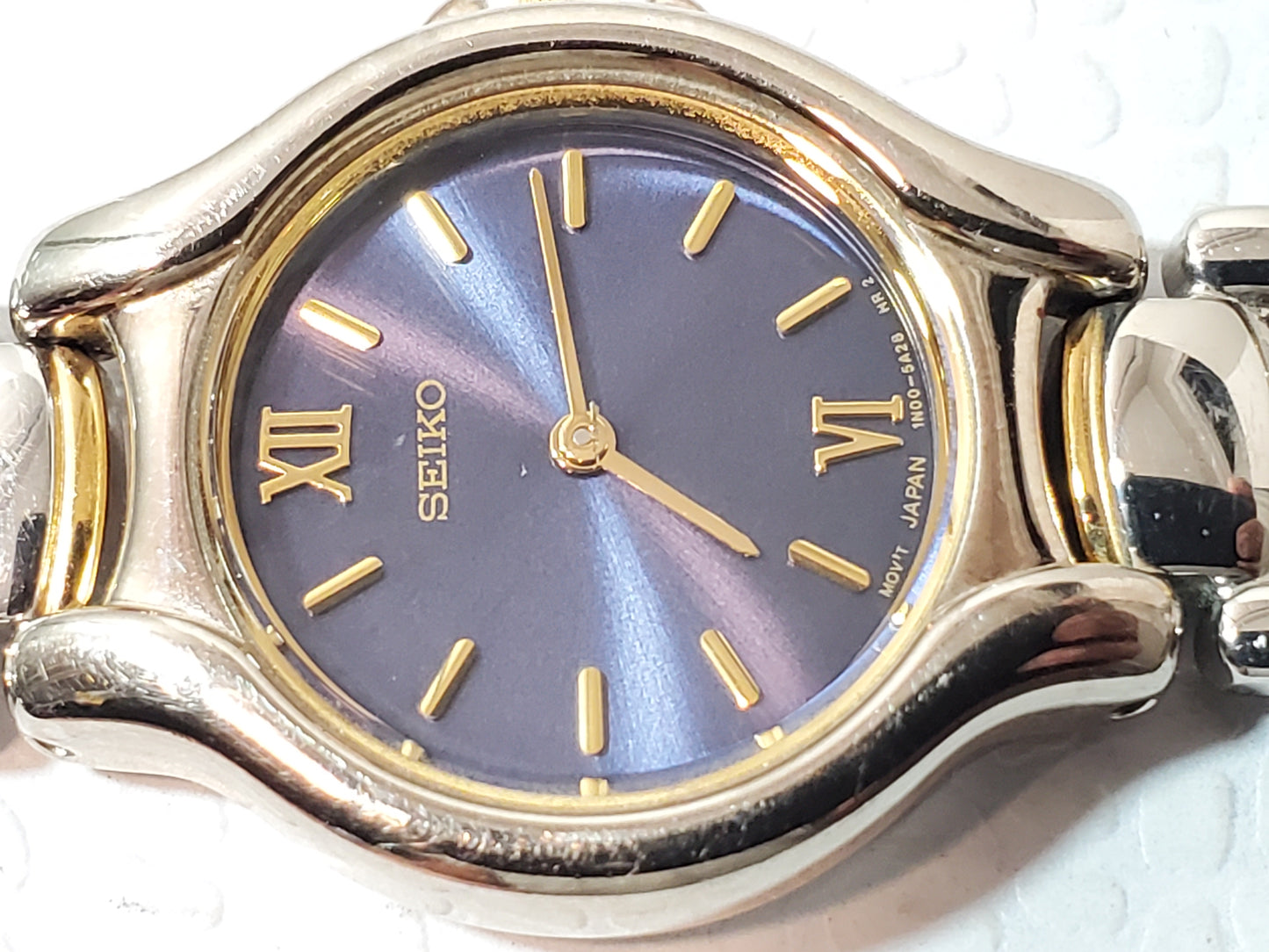 Vintage Seiko Women's Gold Tone Stainless Steel Watch Blue Dial Roman Numerals