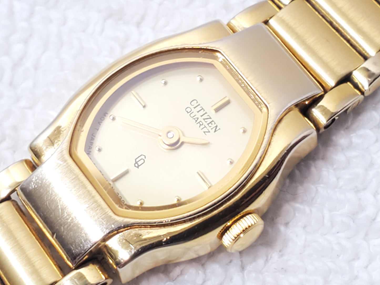 Citizen CQ Women's Base Metal Yellow Gold Plated Vintage Quartz Watch One Jewel