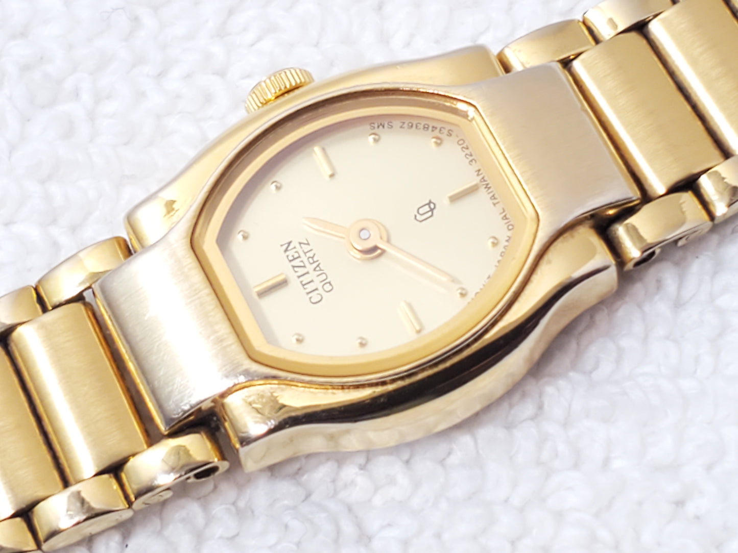 Citizen CQ Women's Base Metal Yellow Gold Plated Vintage Quartz Watch One Jewel