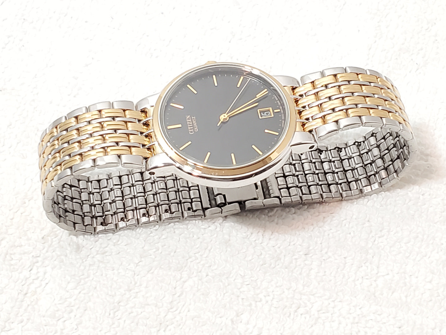Citizen Men's Vintage Quratz Watch Black Dial Gold Tone Date Stainless Steel