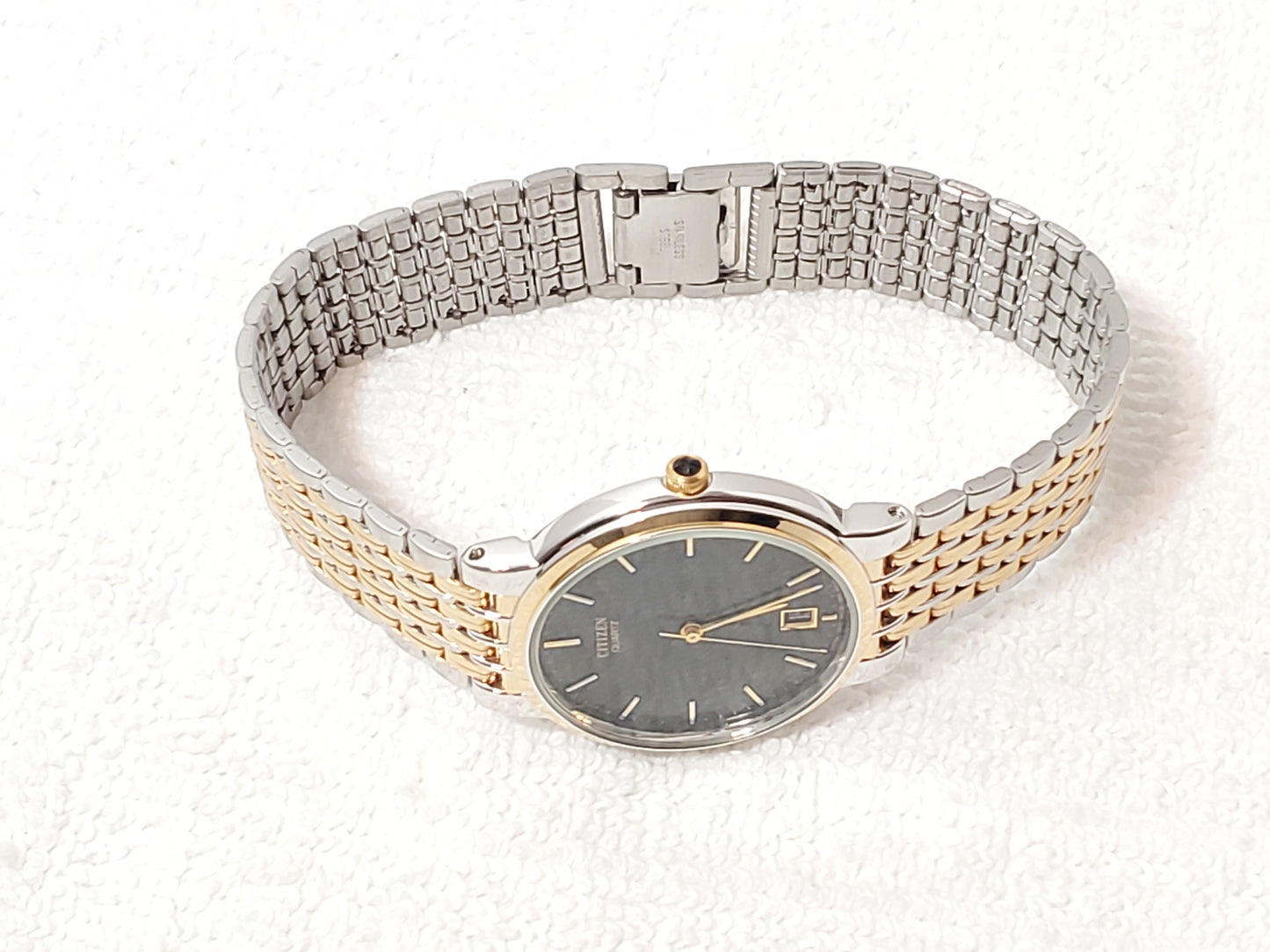 Citizen Men's Vintage Quratz Watch Black Dial Gold Tone Date Stainless Steel