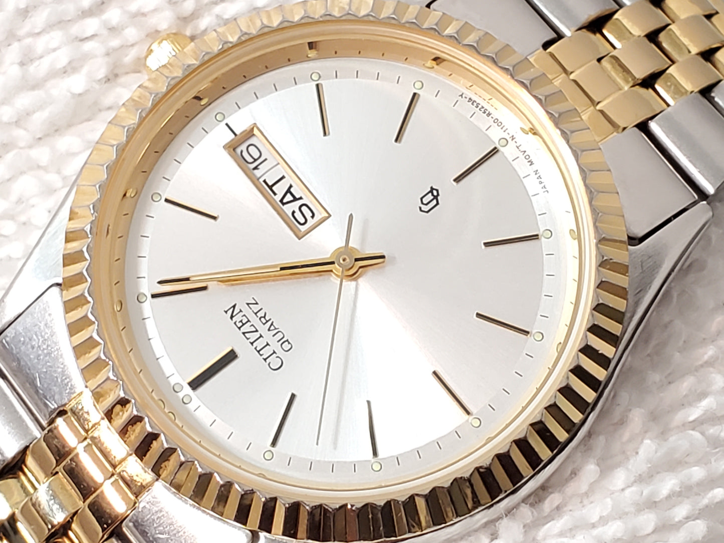 Vintage Citizen CQ Mens Presidential Day Date Gold Tone Quartz Watch Silver Dial