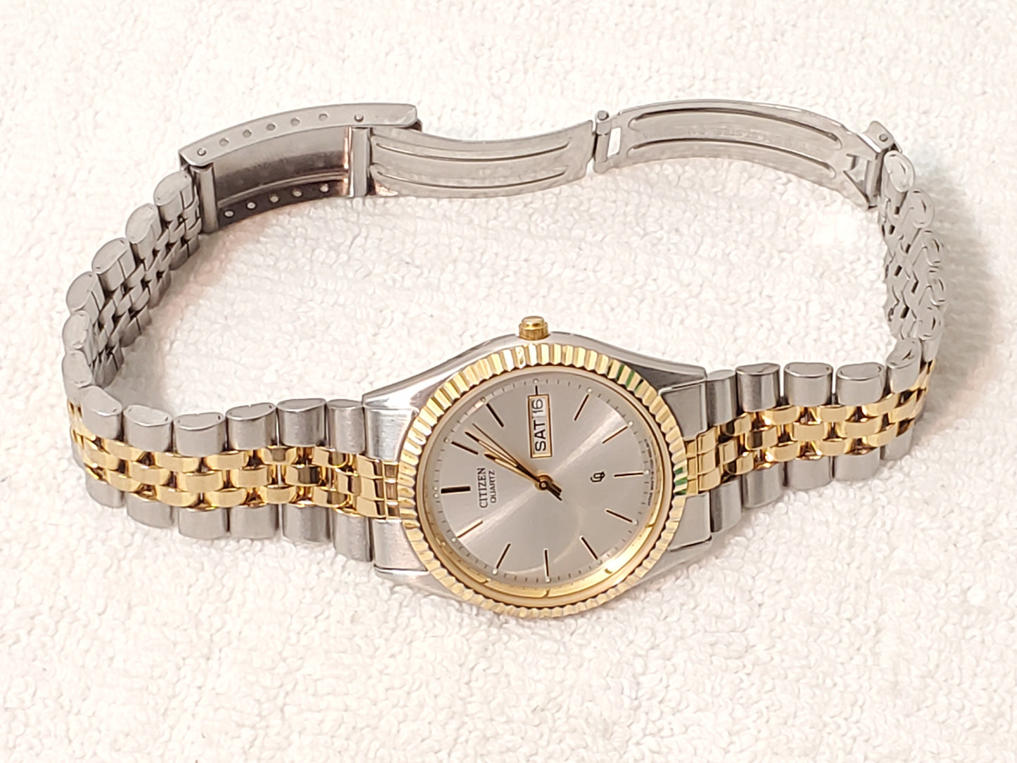 Vintage Citizen CQ Mens Presidential Day Date Gold Tone Quartz Watch Silver Dial