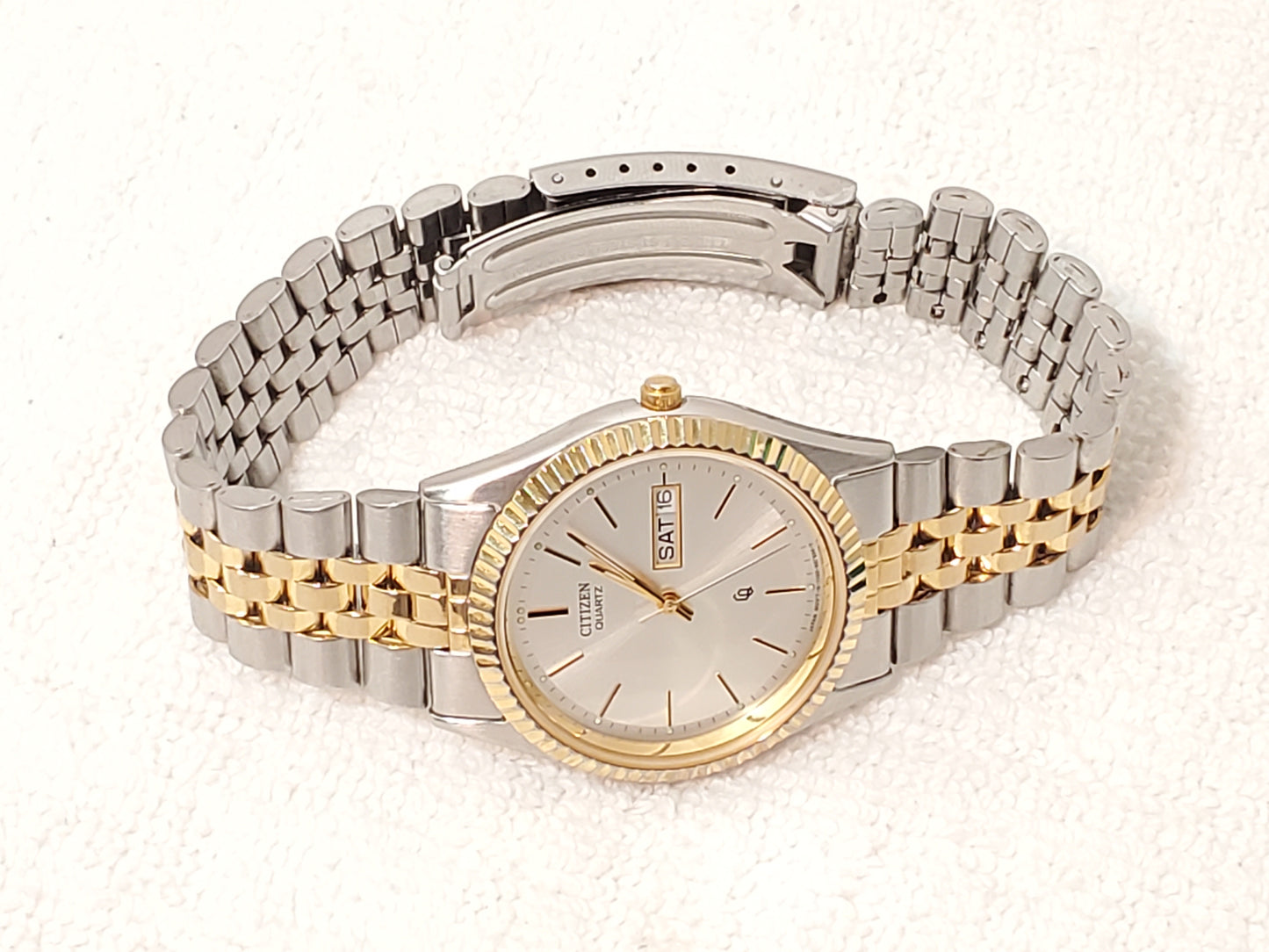 Vintage Citizen CQ Mens Presidential Day Date Gold Tone Quartz Watch Silver Dial